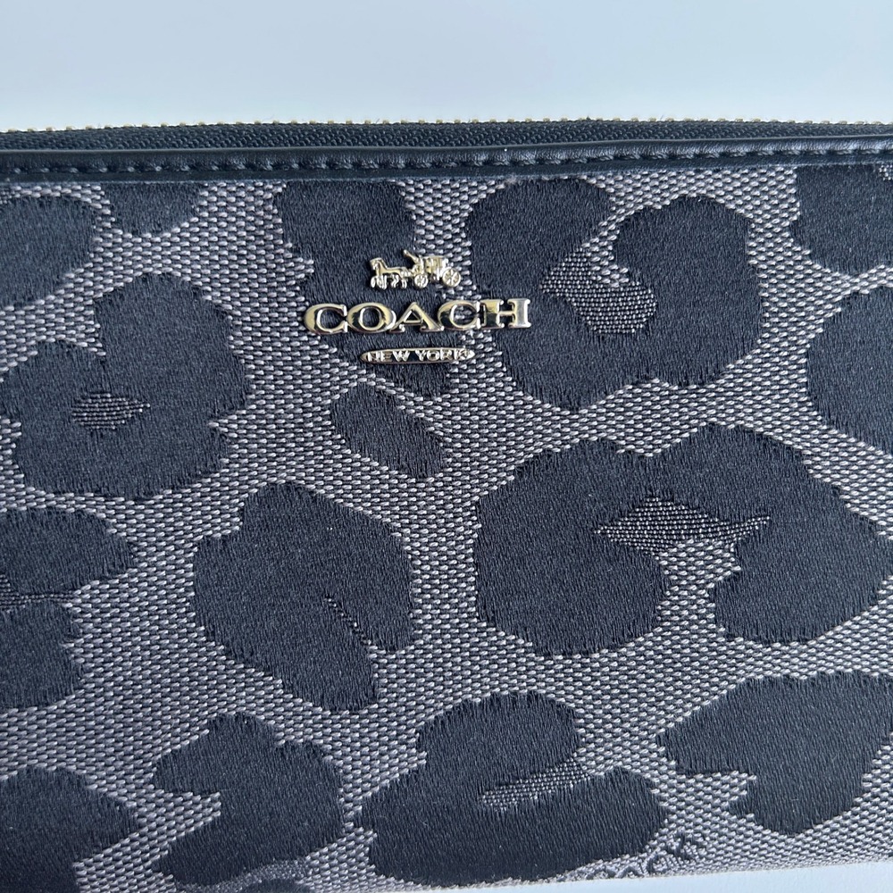 Coach Accordion Zip Wallet Black Grey Leopard Jacquard Leather Excellent - Picture 4 of 4